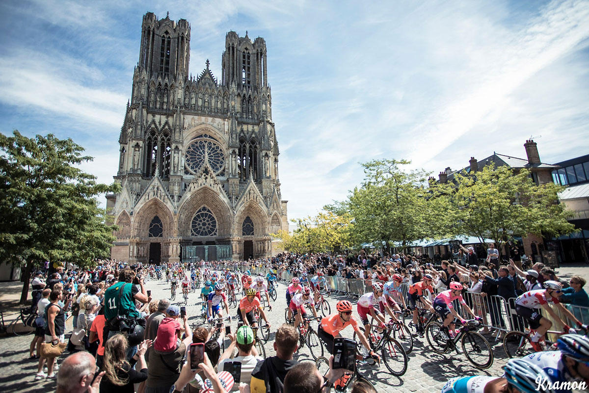 Il Tour 2019 all'ombra della cattedrale di Reims